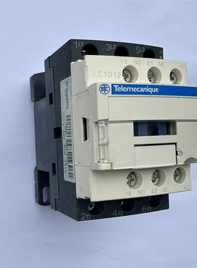 原装正品施耐德三极交流接触器12A LC1D12F7C AC110V