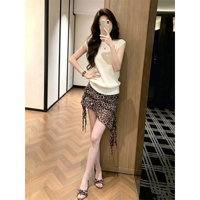 纯色圆领无袖背心搭配不规则绑带豹纹短裙辣妹风显瘦两件套女装