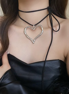 黑绳爱心项链耳环套装女新款2024爆款秋冬毛衣链设计感小众颈链