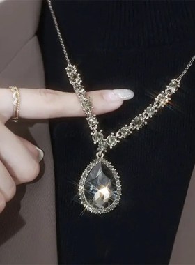 网红爆款锆石水滴形毛衣链2023新款轻奢简约长款百搭卫衣链项链女
