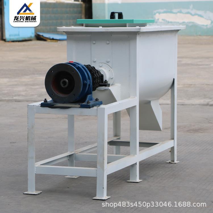 养殖场卧式搅拌机500公斤饲料机猪饲料鸡饲料拌料机龙兴机械