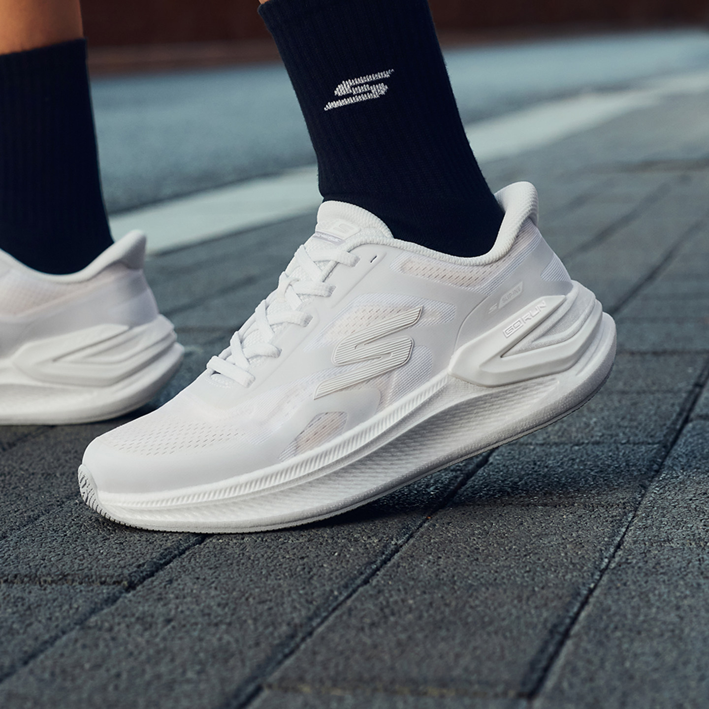 Skechers斯凯奇官方正品女鞋时尚闪穿跑步鞋缓震训练鞋运动休闲鞋