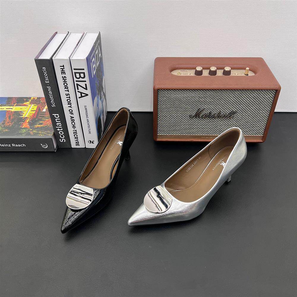 法式尖头高跟鞋女2026春季新款细跟浅口方扣宴会气质百搭猫跟单鞋