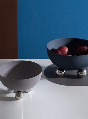 现代简约北欧磨砂金属圆球底座果盘样板间酒店客厅茶几零食盘摆件