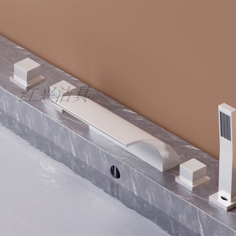 弯月亮美式分体浴缸五件套瀑布按摩浴缸冷热龙头镀铬黑白量大价优