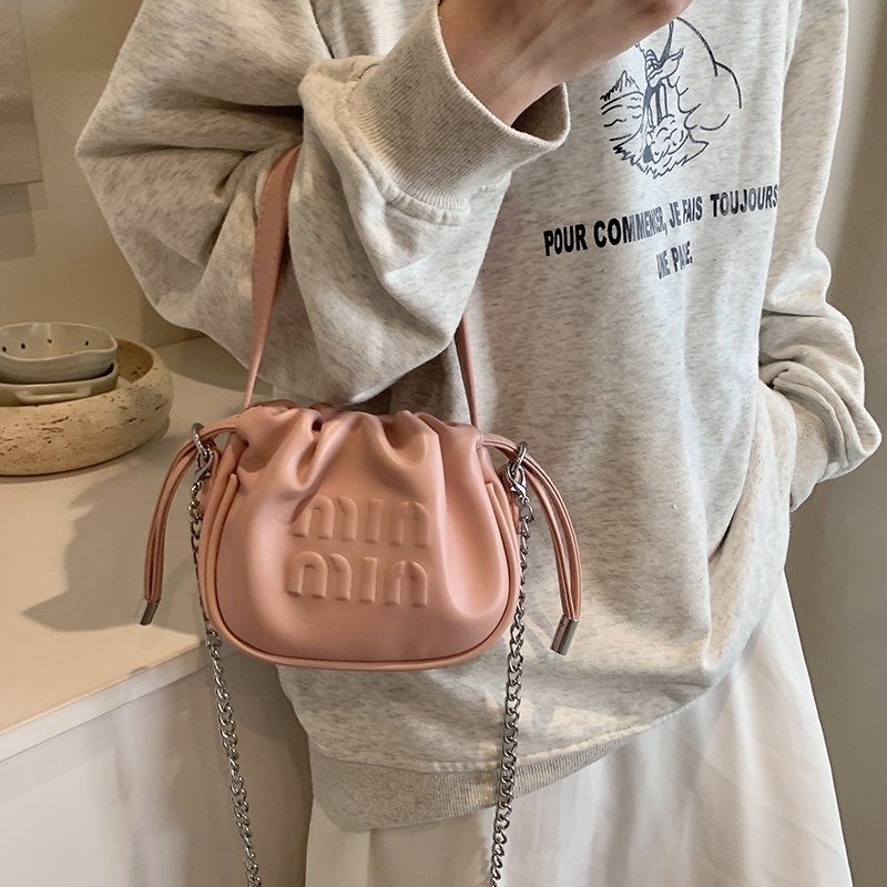 儿童水桶包2025春新款潮韩版百搭洋气小包包女孩时尚链条pu斜挎包