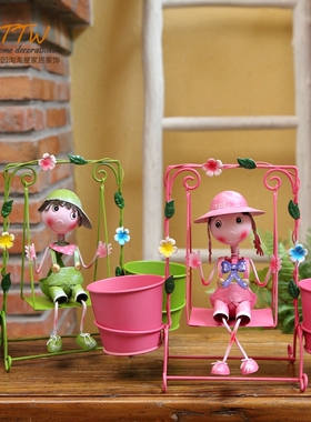 可爱的秋千情侣 铁皮娃娃 婚庆摆件 笔筒摆件