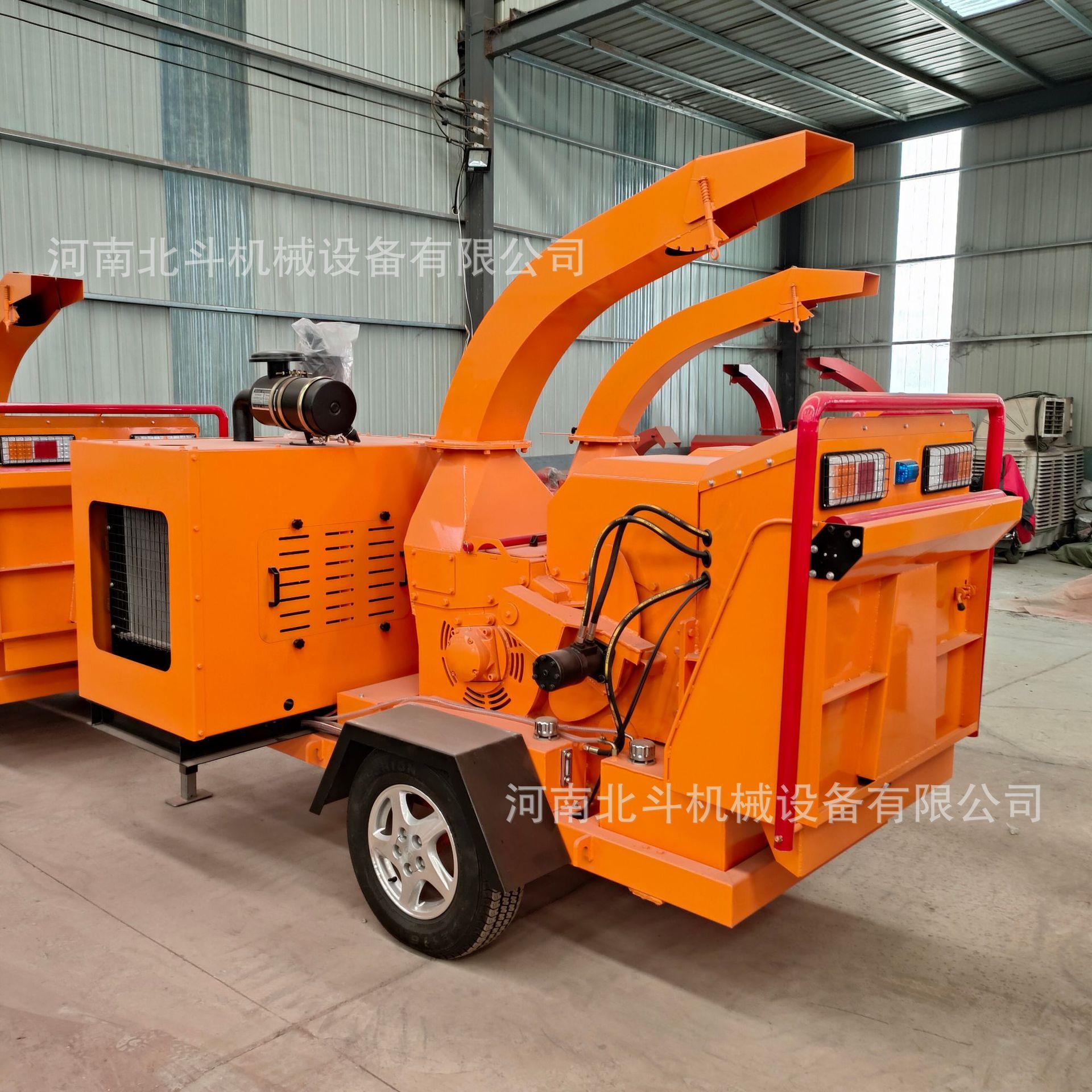 大型移动式木材粉碎机柴油款拖挂式树枝粉碎机干湿木材破碎机