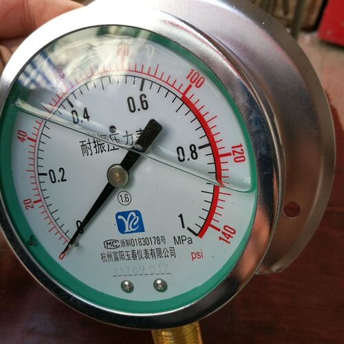 YN100T 1/1.6/2.5/4/6mpa径向船用压力表带边油压耐振压力表YC100