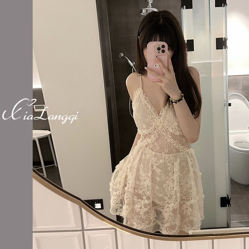 泳衣女夏高级感2024新款连体性感露背蕾丝裙式仙女范学生温泉泳装