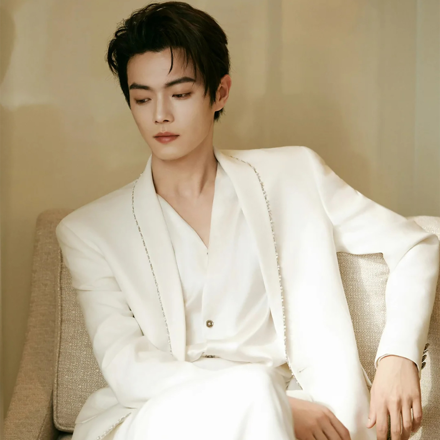 陈添祥明星同款轻奢白色手工链条西装男高级感垫肩商务西服套装潮,男装,休闲西服,淘宝优惠券,粉丝福利购,淘宝优惠卷