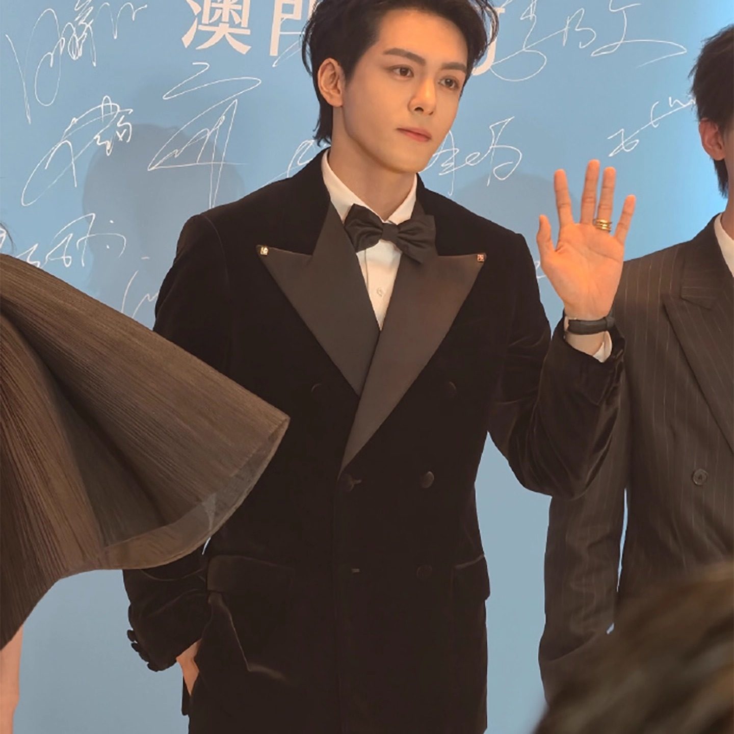 曾舜晞明星同款黑色双排扣丝绒西装男高级感商务宴会舞台西服套装