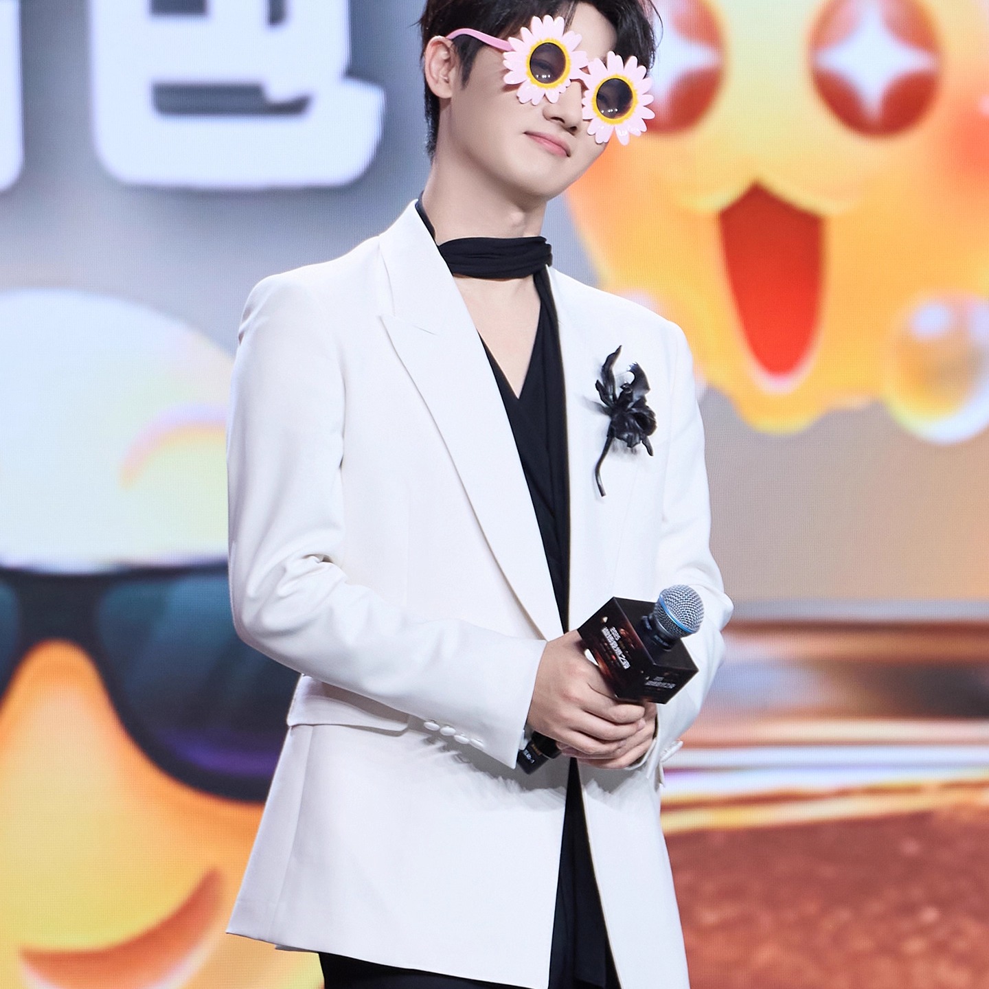 蒋郭豪明星同款白色西装高级外套