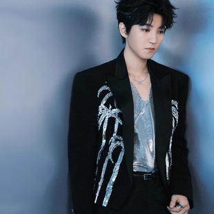 男垫肩西服外套痞帅高级感潮 西装 王俊凯明星同款 黑色重工珠片短款