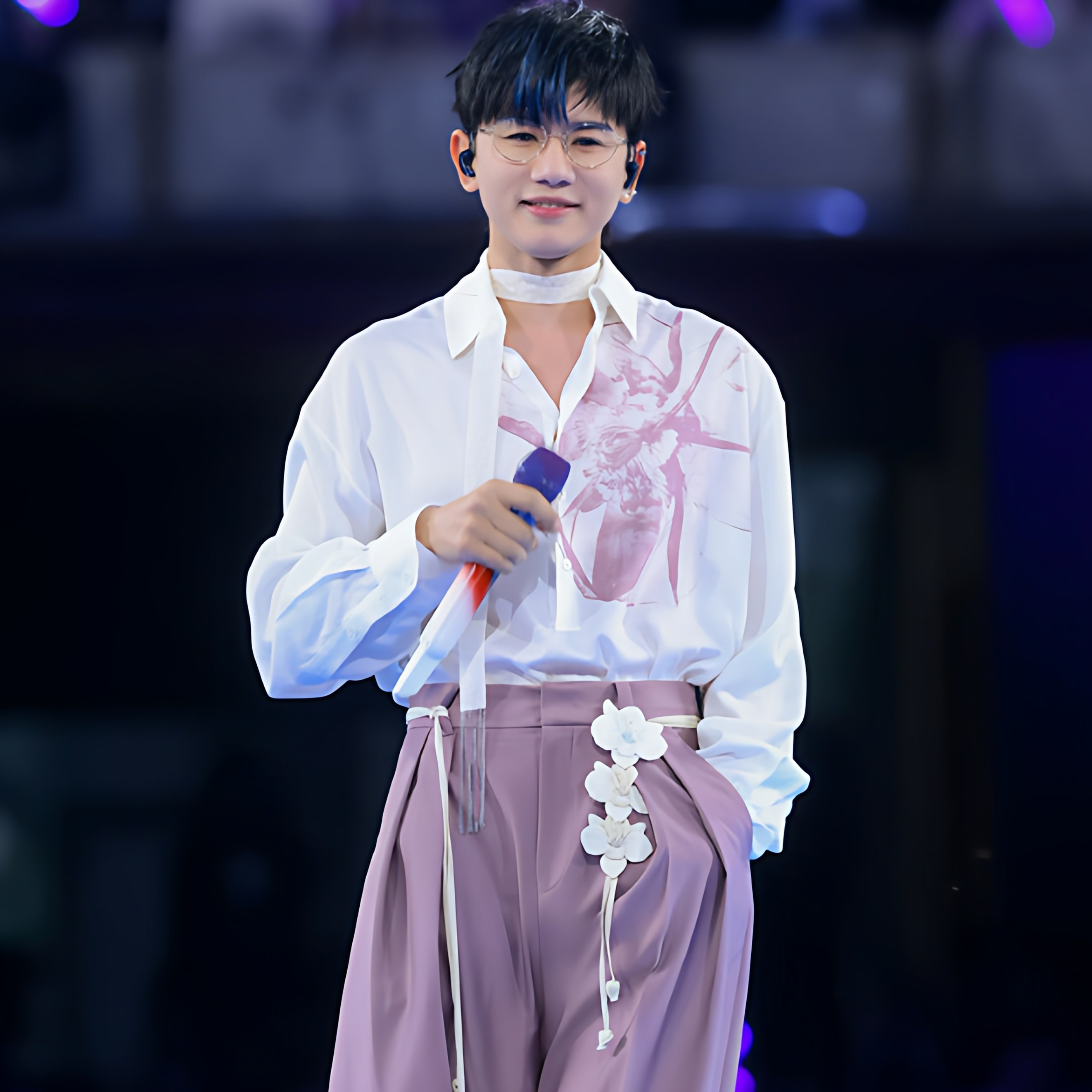 张杰明星同款白色衬衣粉色玫瑰花男舞台休闲商务高级感百搭时尚潮,男装,商务正装西服,淘宝优惠券,粉丝福利购,淘宝优惠卷