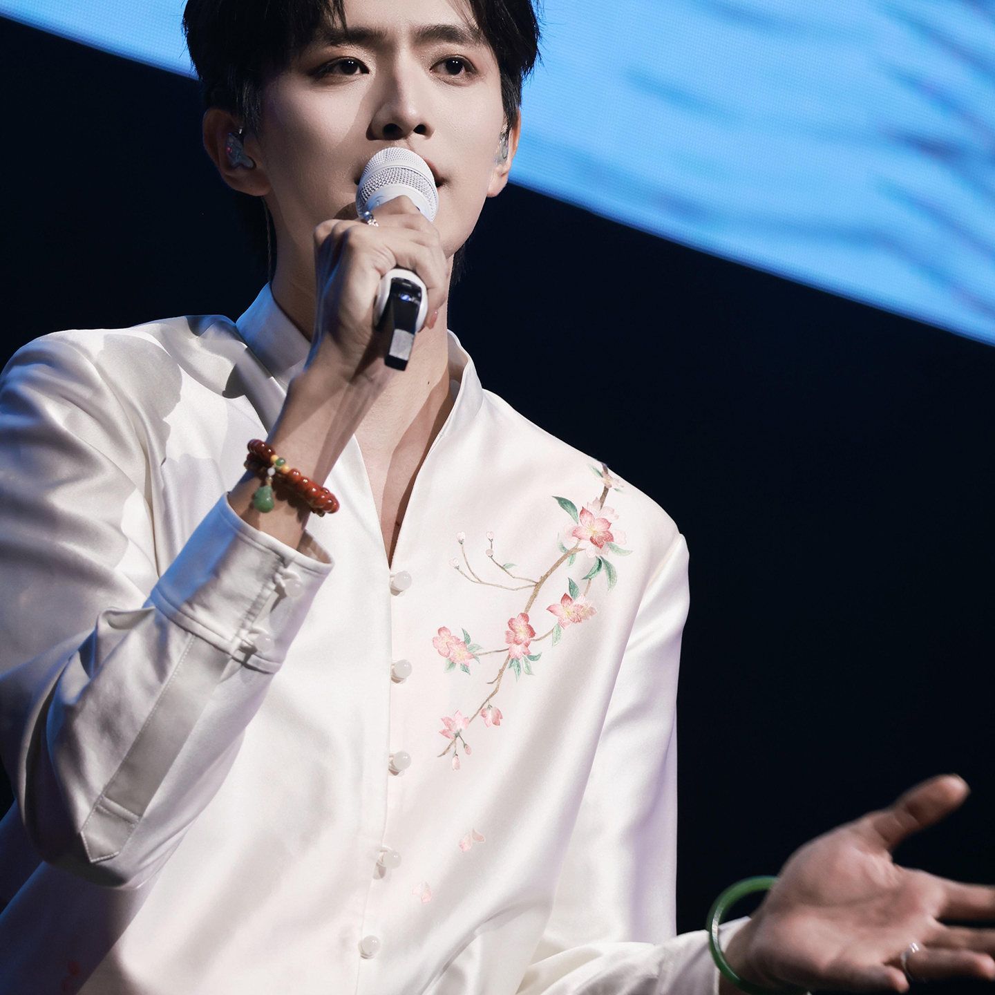 王敬轩明星同款中式刺绣立领衬衫