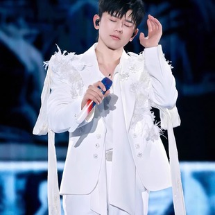 张杰明星同款白色手工花西服套装男高定轻奢高级感时尚晚宴风潮牌