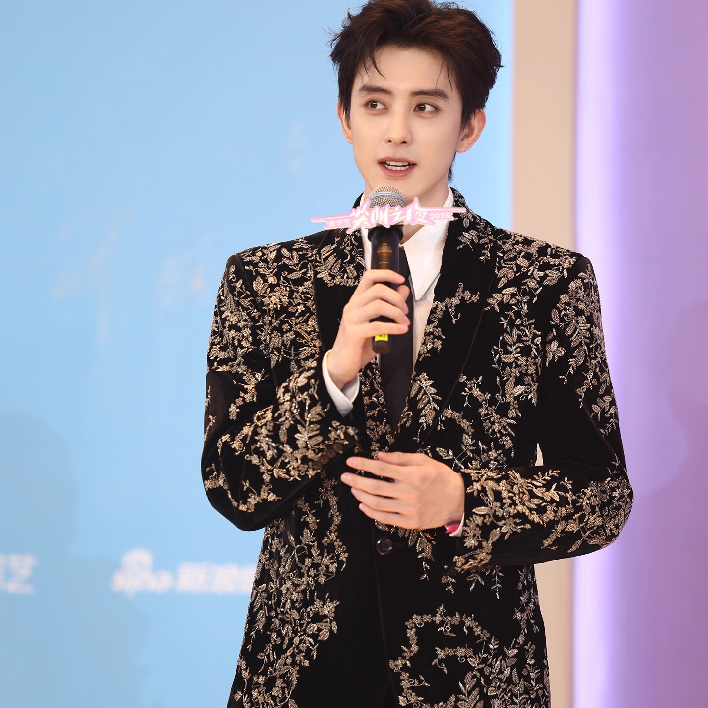 敖瑞鹏明星同款晚宴丝绒西服套装