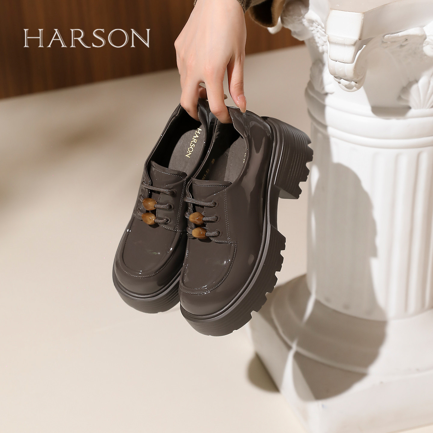 哈森英伦风圆头厚底显高系带乐福鞋女舒适软底系带小皮鞋HL2571