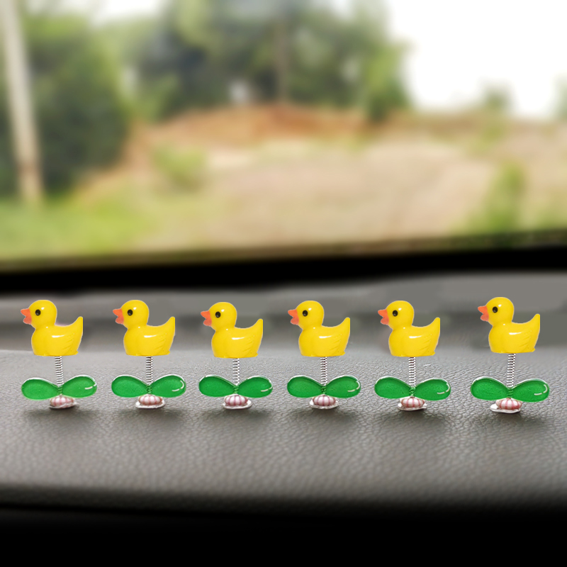 小猪车载摇头摆件弹簧装饰品仪表台车内饰品N用品卡通网红创意好