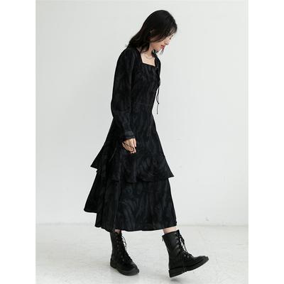 法式方领扎染连衣裙女2025春秋新款设计感小众气质显瘦雪纺长裙子