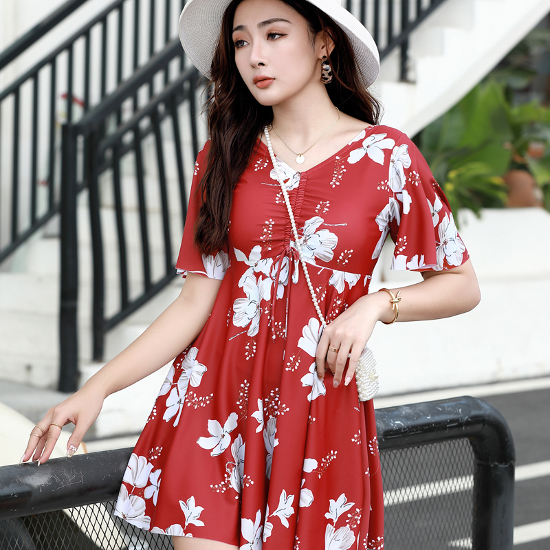 300斤大码游泳衣女胖mm裙式连体保守平角遮肚显瘦特大号泳装200斤