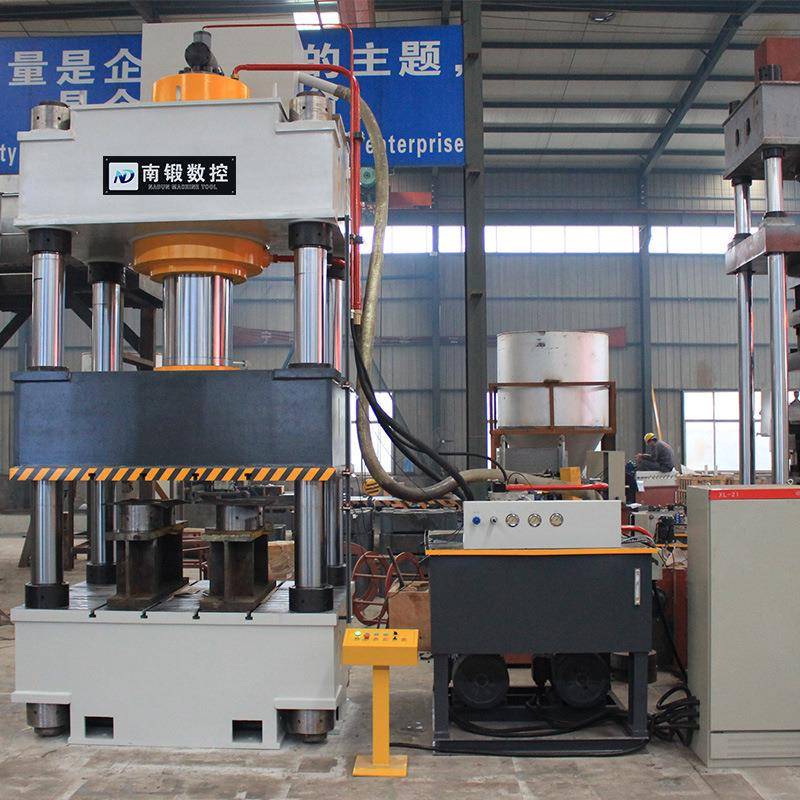 热压成型液压机630吨bmc复合材料漏粪板油压机四柱压力机滕州南锻