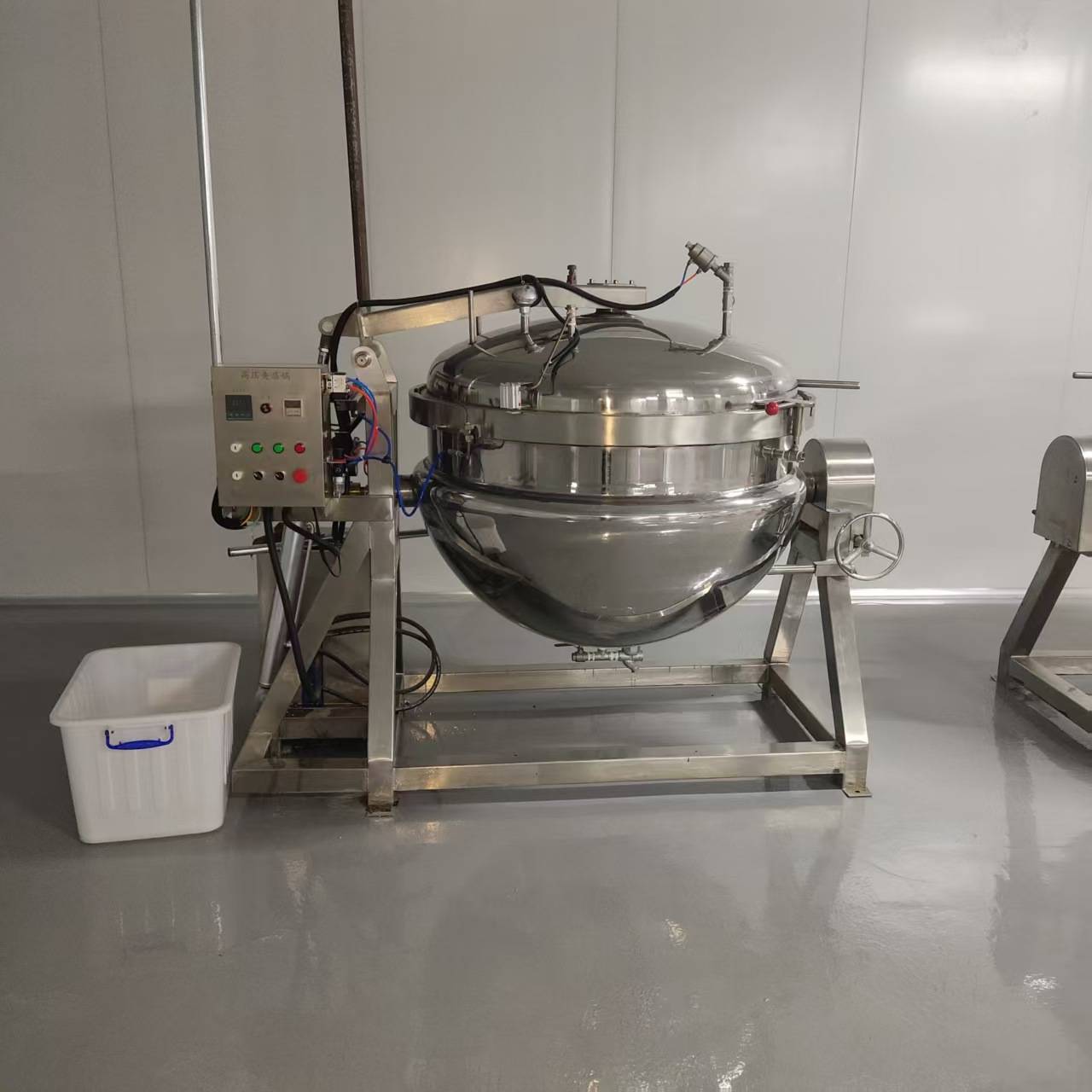 不锈钢可倾式熬汤锅烧鸡煮锅 商用可倾斜电加热夹层锅 海鲜蒸煮锅