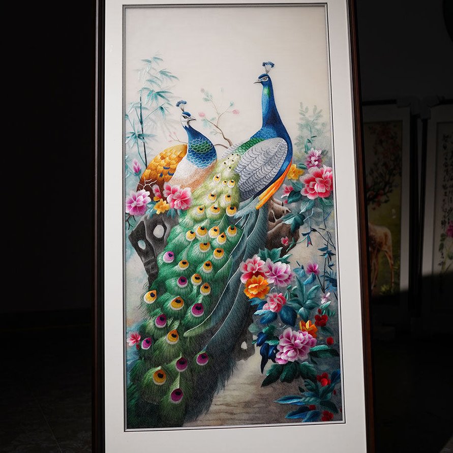 精美孔雀图富贵长安玄关客厅纯手工刺绣实木边框包安装的成品挂画