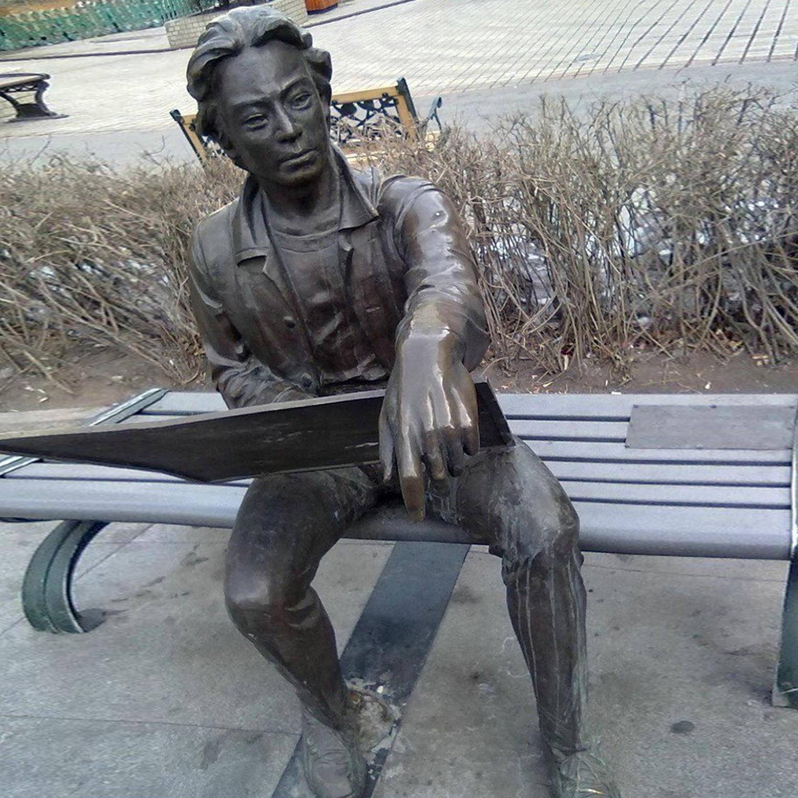 专业制作玻璃钢树脂仿砂岩景观园林室内外校园广场大小型人物雕塑