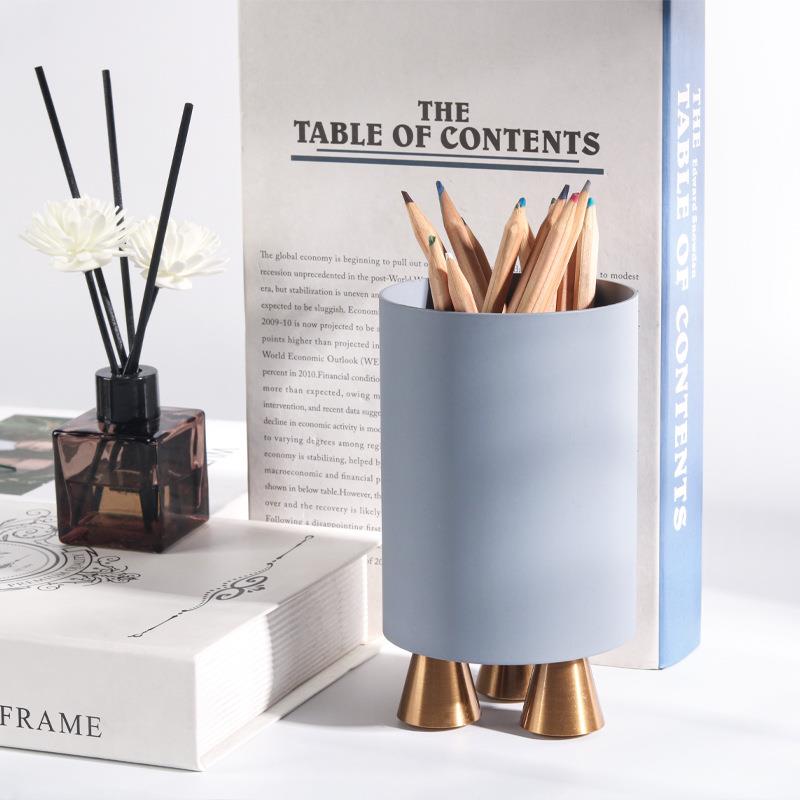 北欧轻奢风笔筒创意办公室桌面摆件卧室化妆刷收纳桶样板房装饰品