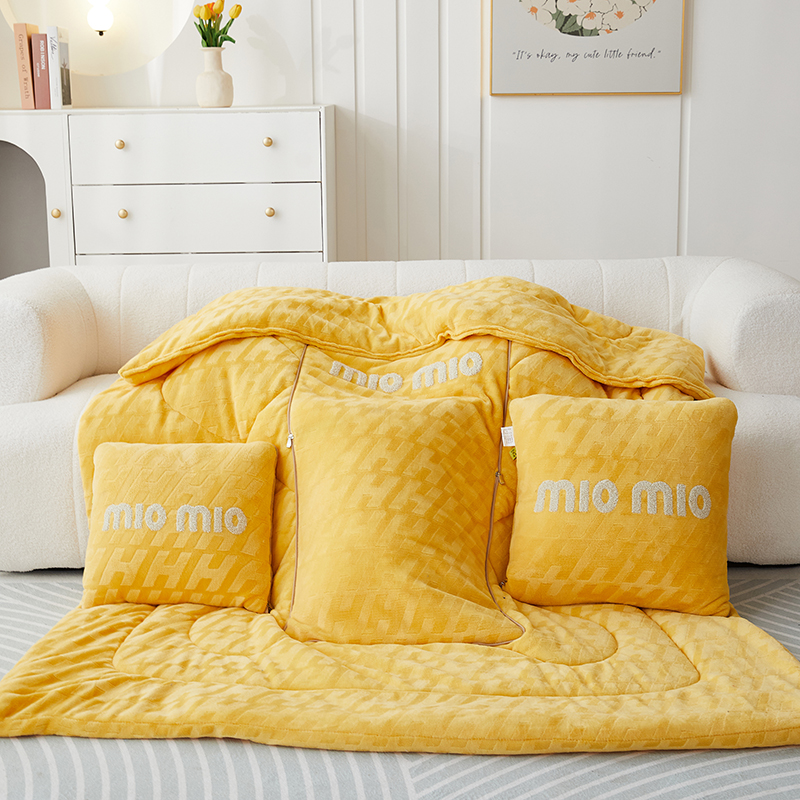 2023加厚抱枕k被子两用午睡牛奶绒枕头被汽车载靠枕办公室空调被