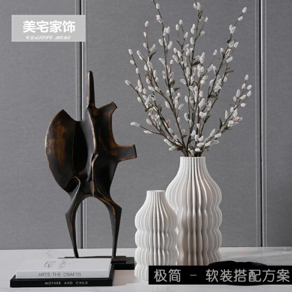 金属人物抽象雕塑摆件北欧样板间软装搭配创意3d立体白色陶瓷花瓶