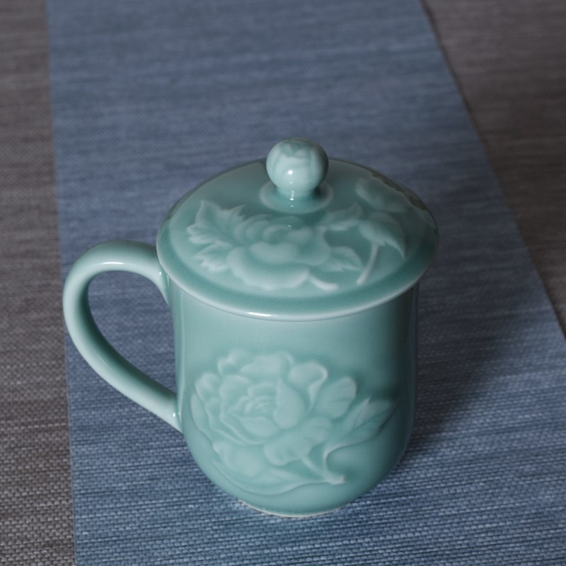 青瓷牡丹茶杯陶瓷m带盖带把仿古青杯会务送礼定制杯青釉办公杯