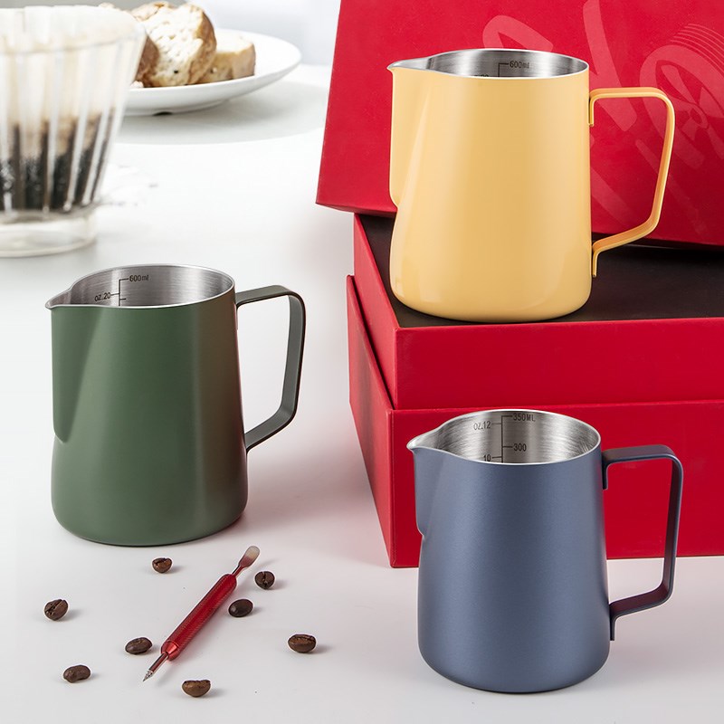 德国咖啡拉花杯加厚304不锈钢奶泡杯专业拿铁拉花缸尖嘴带刻度