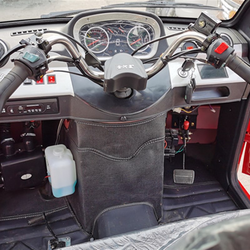 方向盘全封闭燃油三轮微轿水冷碟刹老步助V残机动车包牌