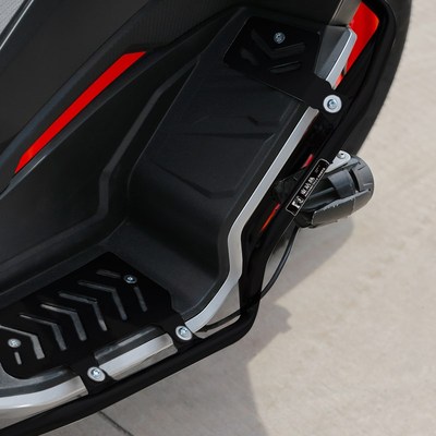 适用阿普利亚GT200护杠不锈钢踏板摩托车防摔保险杠改装