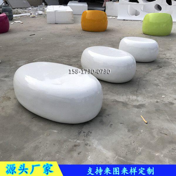现货玻璃钢石头休闲椅商场机场广场公园草地美陈鹅卵石座椅长凳