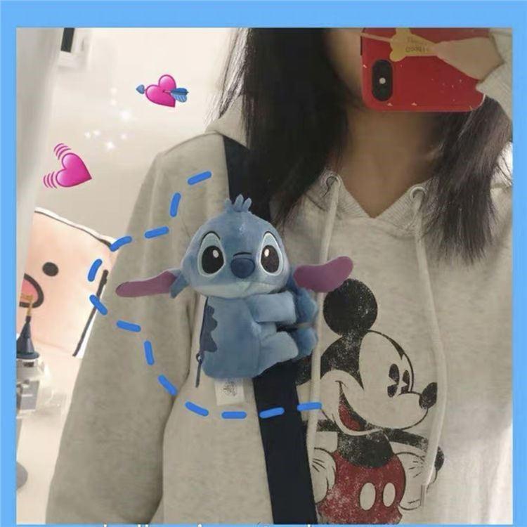 l日系治愈小挂件卡通草莓熊史迪仔奇奇毛绒公仔抱抱硬币零钱包书I
