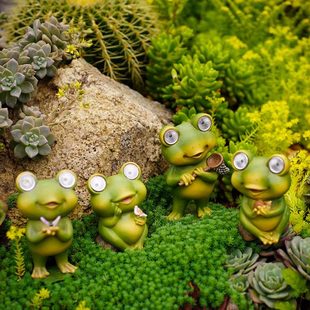 创意户外太阳能可爱树脂青蛙摆件花园庭院发光室内桌面玄关装 饰品