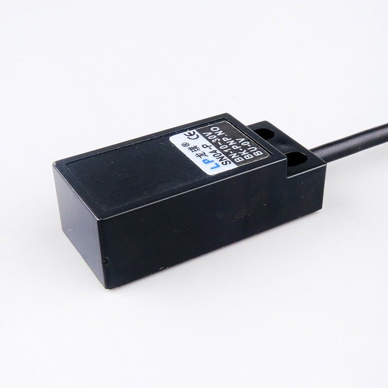 方形电容式接近开关SNC-04料位液位NPN传感器谷物直流感应器