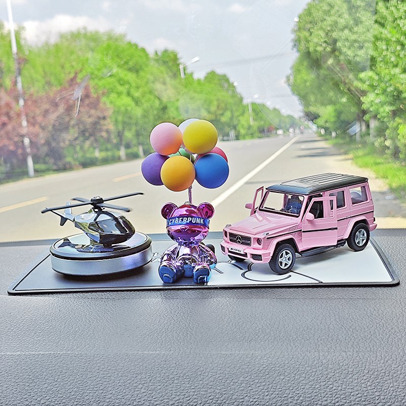 太阳能飞机车载香水可爱镀金熊车内除异味香薰摆件汽车中控台装饰