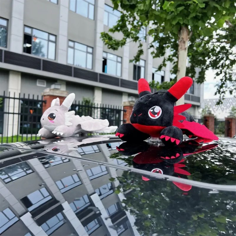 炽焰无牙仔车顶小飞龙毛绒公仔电动摩托车载装饰玩偶挂件翅膀可动