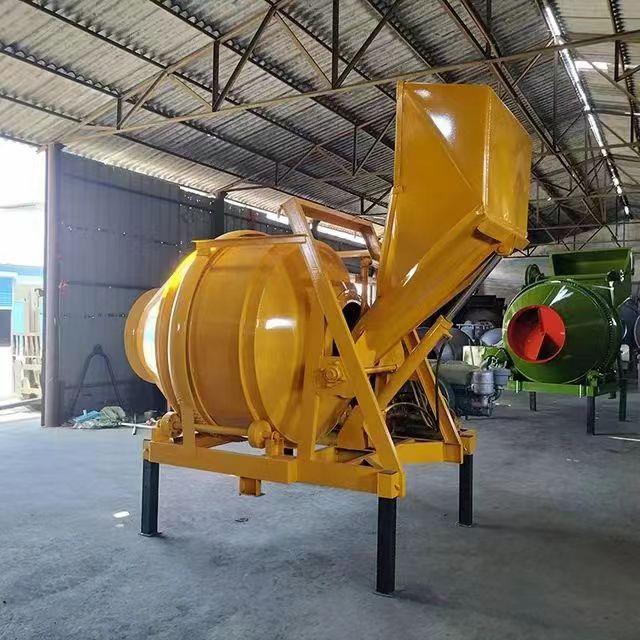 JZC500型液压杆推拉式搅拌机移动轮胎牵引头混合机自转翻斗搅拌