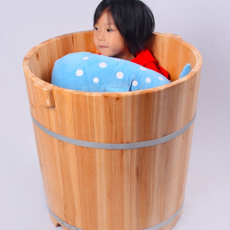 儿童洗澡木桶圆形浴桶洗澡沐浴可坐家用泡澡桶加厚小孩沐浴桶保温