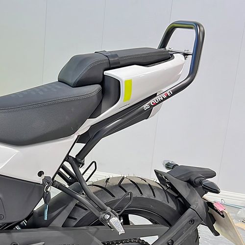 适用春风狒e狒XO后货架尾箱架尾翼Papio侧皮包边包支架尾翼