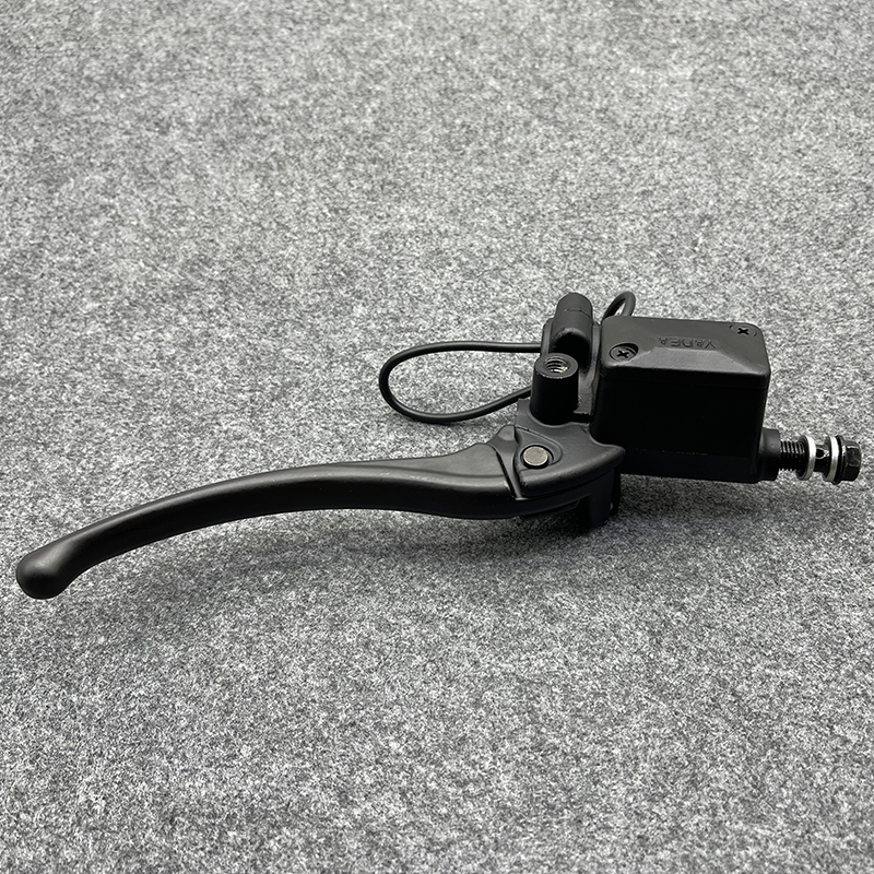 雅迪电动车配件DE3DM6DE2DE1DM3DE8欧博右制动把碟刹上泵刹车油泵