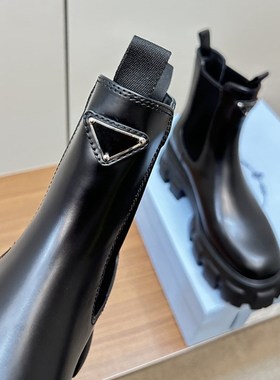 刘雯同款三角标切尔西靴黑色牛皮松糕齿轮底松紧带一脚蹬短靴子女