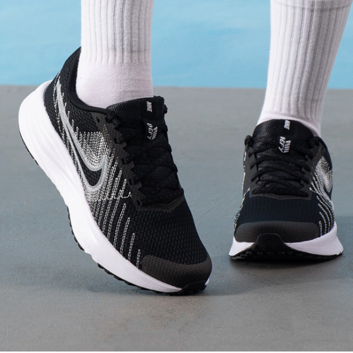 正品耐克NIKE女款跑步鞋