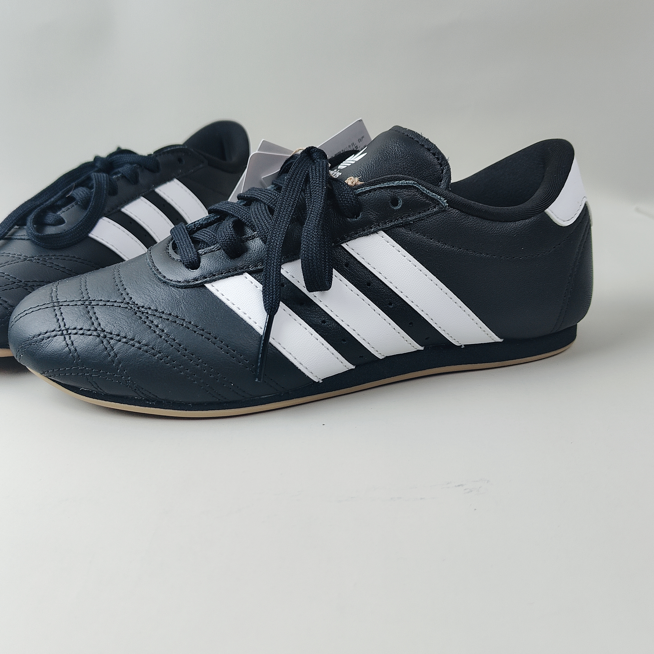 阿迪达斯三叶草简约复古运动鞋